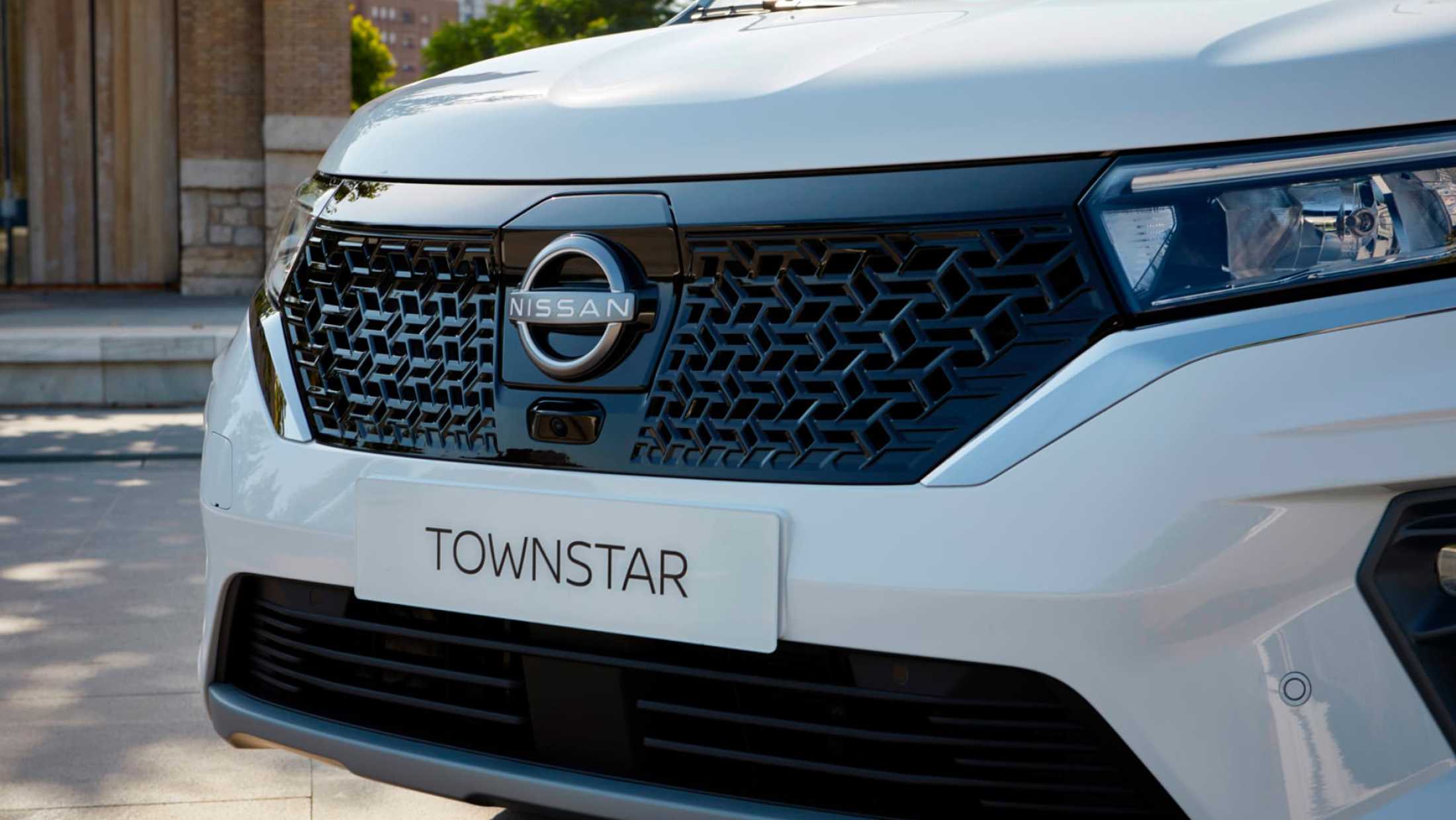 ABD Nissan - Townstar 2023 - Grille met kumiko-patroon